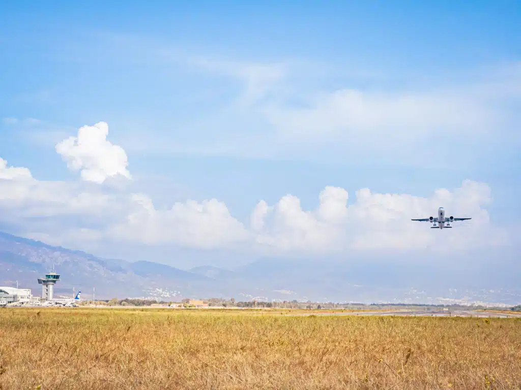 Avion qui décolle de Bastia Poretta