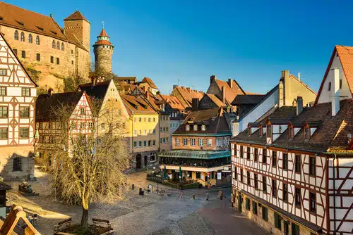 L'élégante place Altstadt-Sankt Sebald de Nuremberg